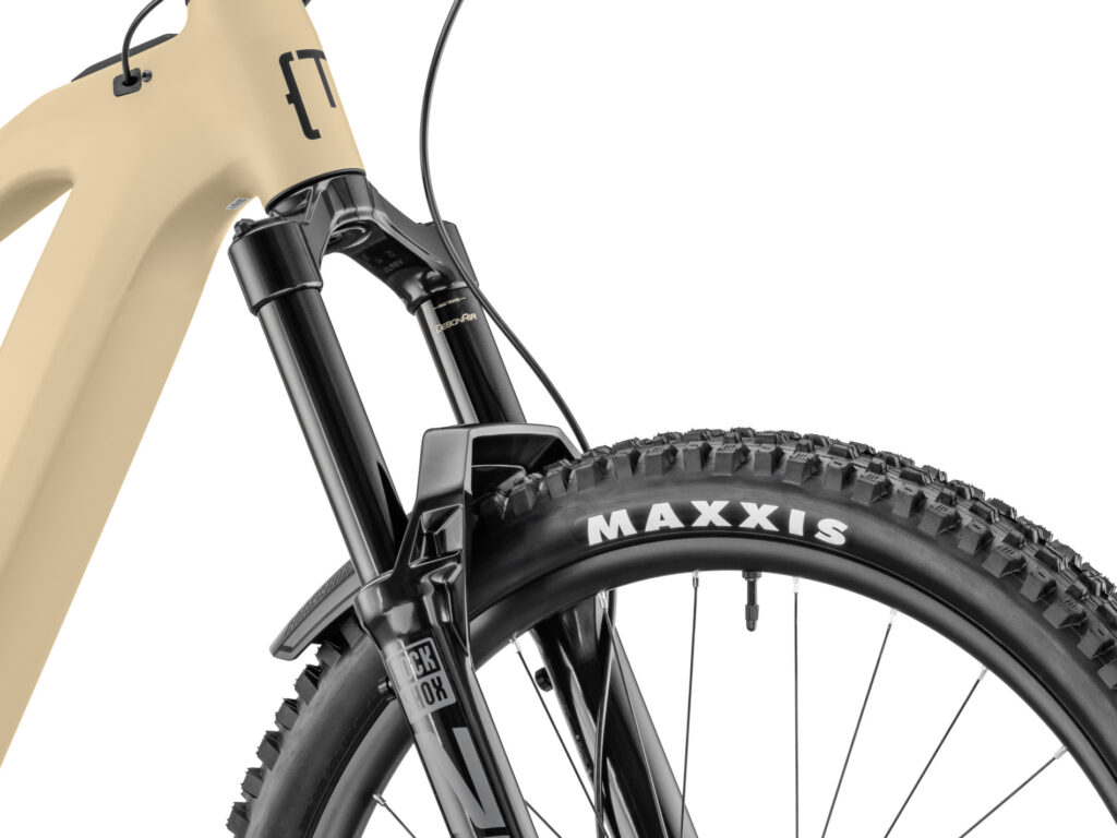 C68FJL700250-Clutch-160-8-fork-detail-view-studio