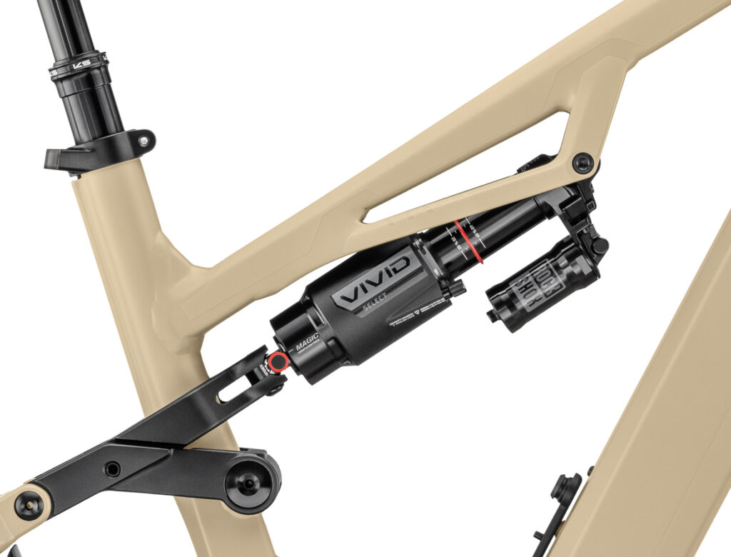 C68FJL700250-Clutch-160-8-side-drivetrain-view-studio